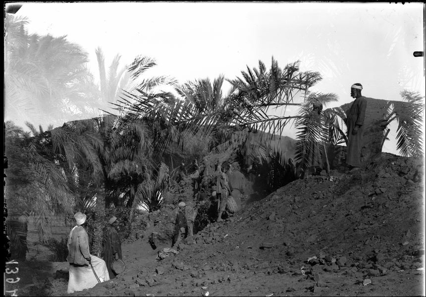 Photographic plate reused twice, it represents a phase of the excavation, probably at the site of Heliopolis. Schiaparelli excavations.