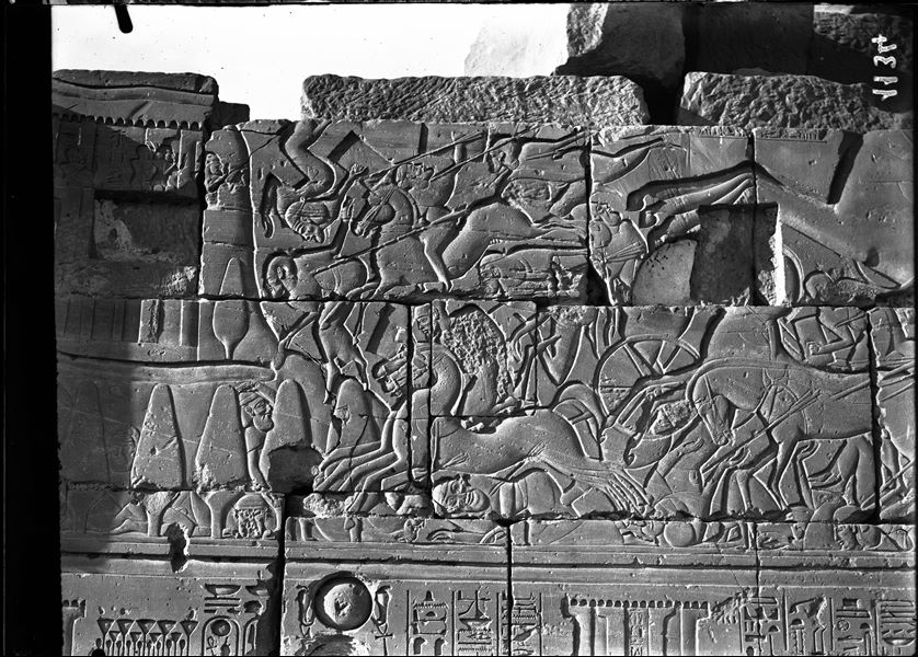 Dettaglio di una parte della parete esterna del muro nord, lato est, della grande sala ipostila, decorata da Seti I con scene di battaglia delle sue campagne in Palestina-Libano e Libia.