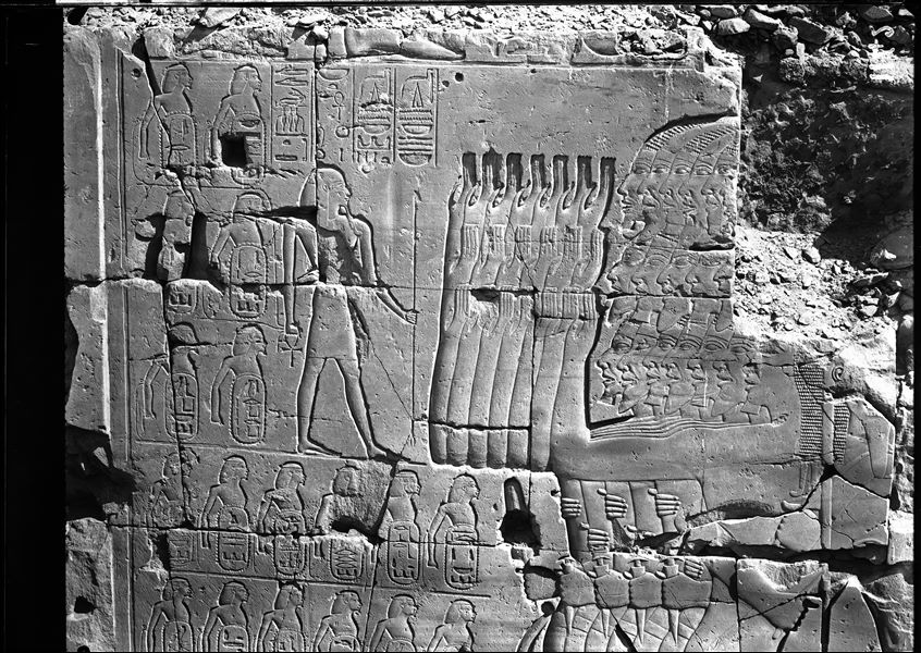 Dettaglio della decorazione del VII pilone, lato sud, costruito da Tutmosi III.