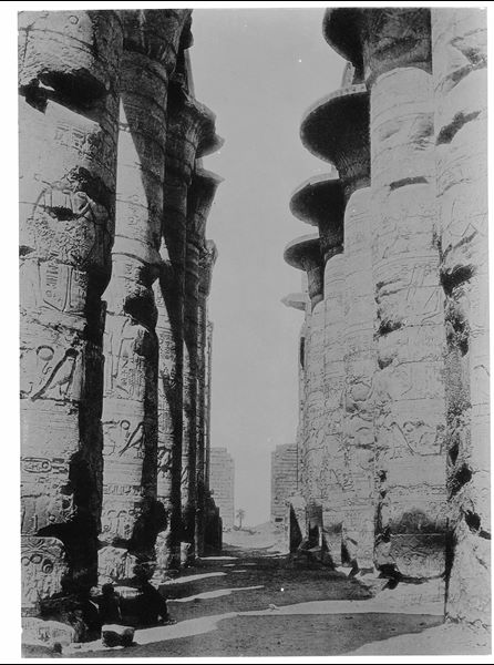 Parte centrale della grande sala ipostila del complesso templare di Karnak.