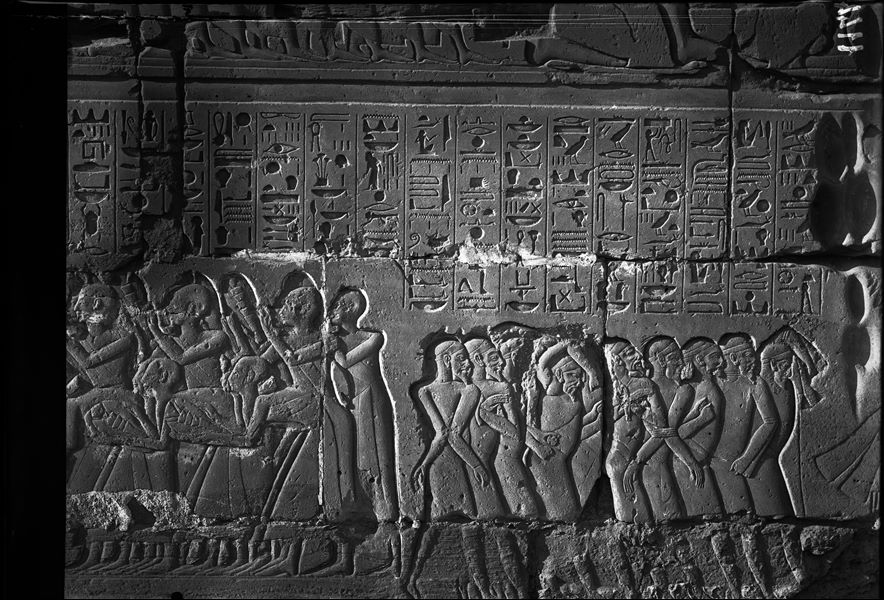 Dettaglio di una parte della parete esterna del muro nord, lato est, della grande sala ipostila, decorata da Seti I con scene di battaglia delle sue campagne in Palestina-Libano e Libia.