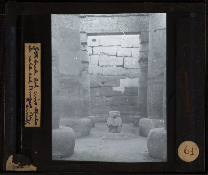 Statua di babbuino presso il tempio di Khonsu nel complesso templare di Karnak.