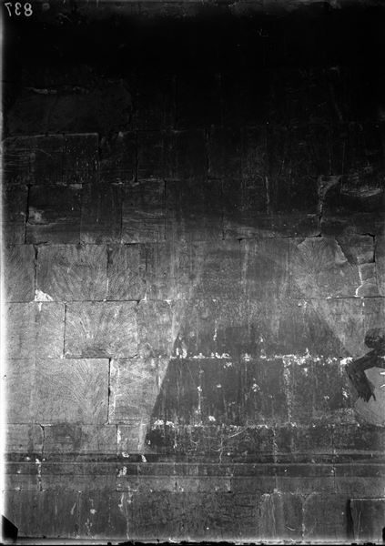 South side of the mortuary temple of Queen Hatshepsut at Deir el-Bahari. Wall scene from the portico in the middle terrace depicting the flora from Punt planted in the “garden of Amun”. In the lower register, measuring piles of incense. 