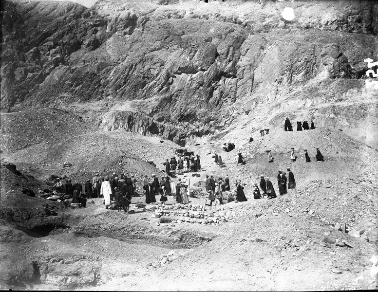 Excavations to the right of the temple. Two jars were found in this location containing 33 rolls of demotic and Greek papyri, housing administrative texts dated between 171 and 104 B.C.E. The discovery took place around the middle of March 1905 by Roberto Paribeni, who was part of the mission that year. Schiaparelli excavations. 