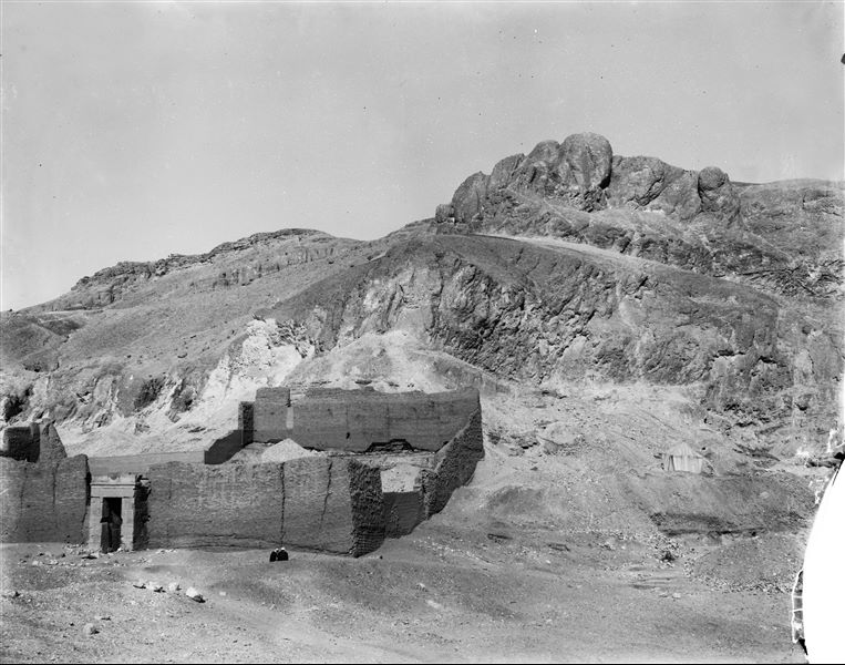 General view of the temple of the goddess Hathor and the surrounding area. Visible on the right is the support tent for the security of the camp. Schiaparelli excavations. 