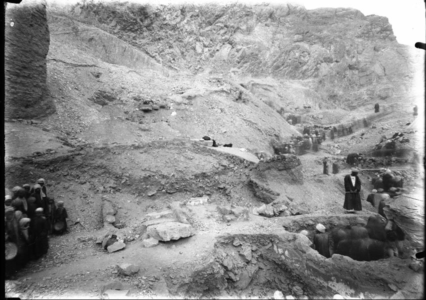 Excavations near the right side of the temple walls. Discovered in this area were the remains of the chapels dedicated to the cult of the ancient pharaohs. Schiaparelli excavations. 