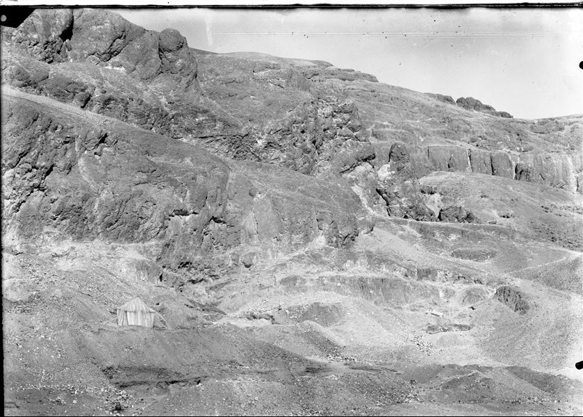 General view of the northern area of the necropolis, before excavations began. In addition to documenting the site, these images helped to scan the terrain in order to detect depressions (even when barely visible to the naked eye) indicating the possible presence of tomb shafts or structures coming out of the ground.  Schiaparelli excavations.