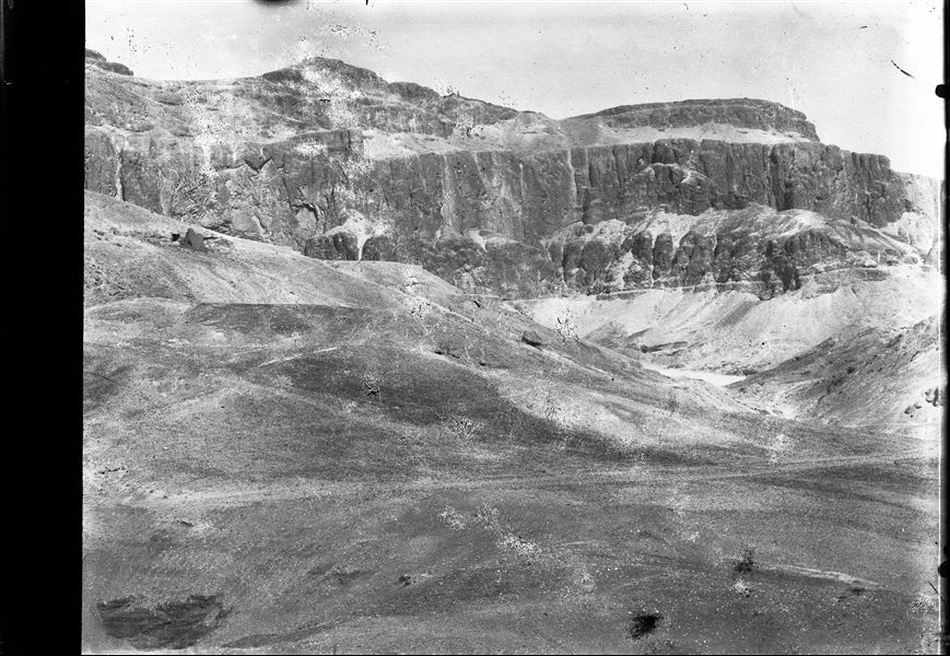 Northern end view of the area to the right of the temple, prior to the start of excavations. Schiaparelli excavations.