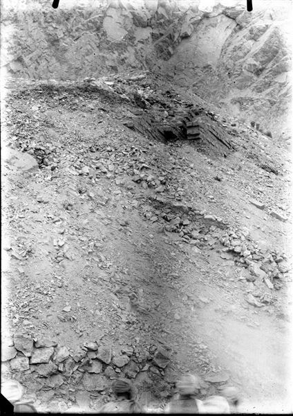 Excavations in the area behind the temple of the goddess Hathor. The massive walls, only a small part of which is visible today, belonged to the Coptic monastery of this area, which also gave its name to the village: Deir el-Medina (Convent of the city). Schiaparelli excavations. 