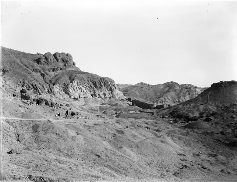 South-west area of the excavations before the works began. View of the valley floor where the workers’ village of Pa Demi would be discovered. Schiaparelli excavations.  