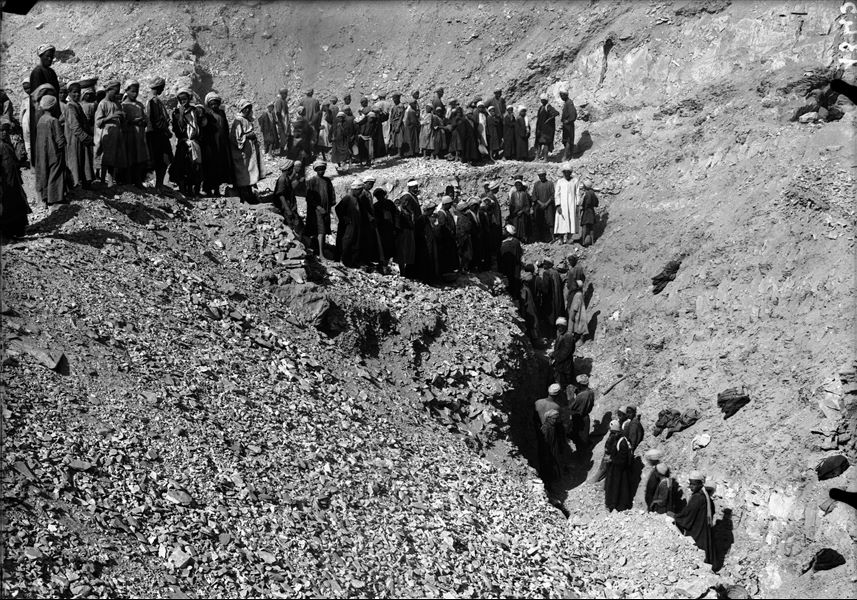 Scavi nell’area settentrionale della necropoli. Ricerche nel settore della tomba di Kha TT8. Scavi Schiaparelli. 