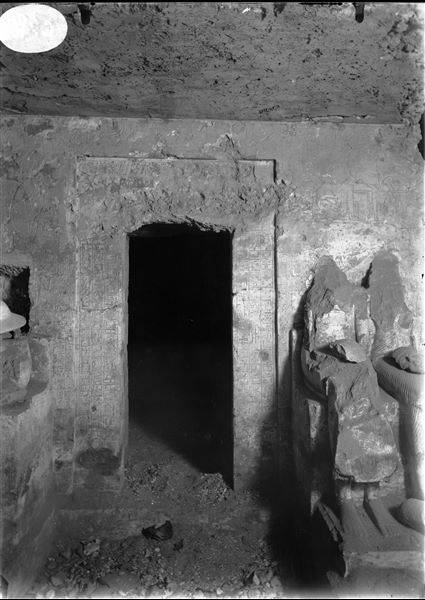 Entrance to the burial chamber of the tomb of Khabekhnet (TT 2). On the right, one of the two statuary groups of the deceased couple, Khabekhnet and Sahte. 