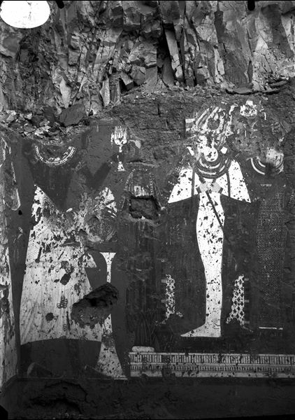 Parete ovest, lato sud, della camera trasversale della tomba di Ipuy (TT217). Il defunto è rappresentato davanti agli dei Osiride e Hathor.