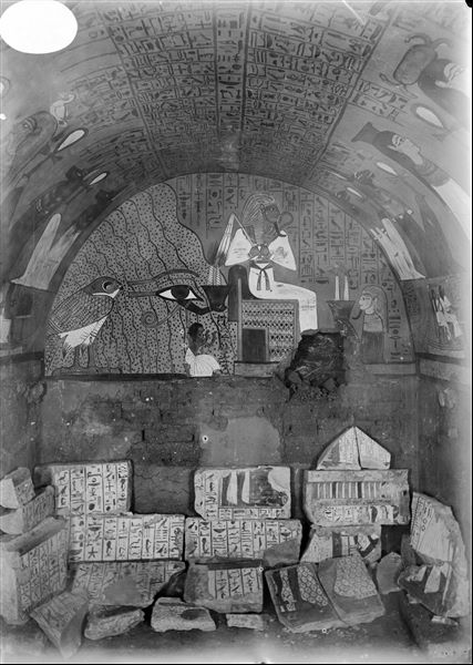 West wall (at the back) of the burial chamber from the tomb of Pashedu (TT 3). On the left, a mountain, on the right the god Osiris. Below, a series of fragmentary wall blocks. 