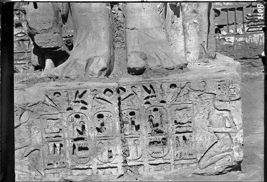 Base del quinto pilastro osiriaco del lato nord della prima corte, del tempio di Ramesse III. 