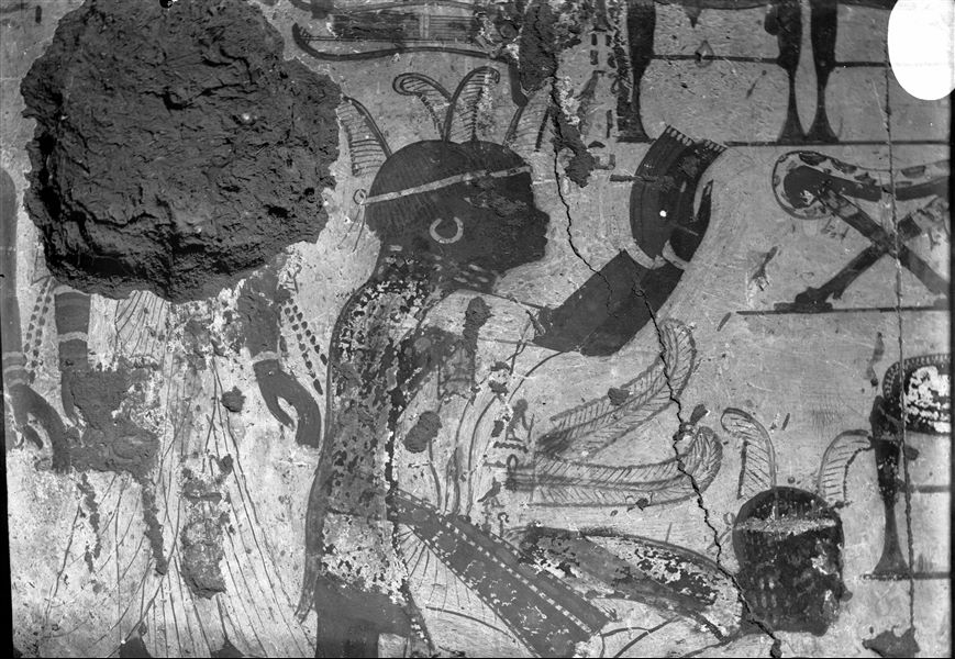 Parete decorata della tomba di Amenhotep detto Huy (TT40). Sono rappresentati alcuni personaggi nubiani, nell’atto di inginocchiarsi davanti ad Amenhotep, viceré di Kush. 