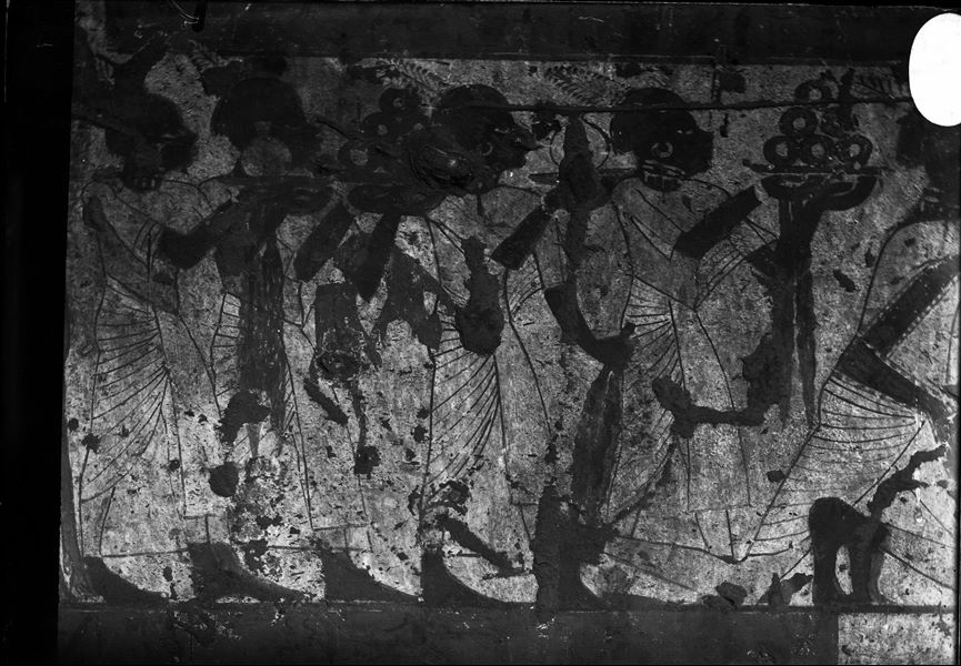 Parete decorata della tomba di Amenhotep detto Huy (TT40). Sono rappresentati cinque personaggi nubiani, nell’atto di portare tributi ad Amenhotep, viceré di Kush. 