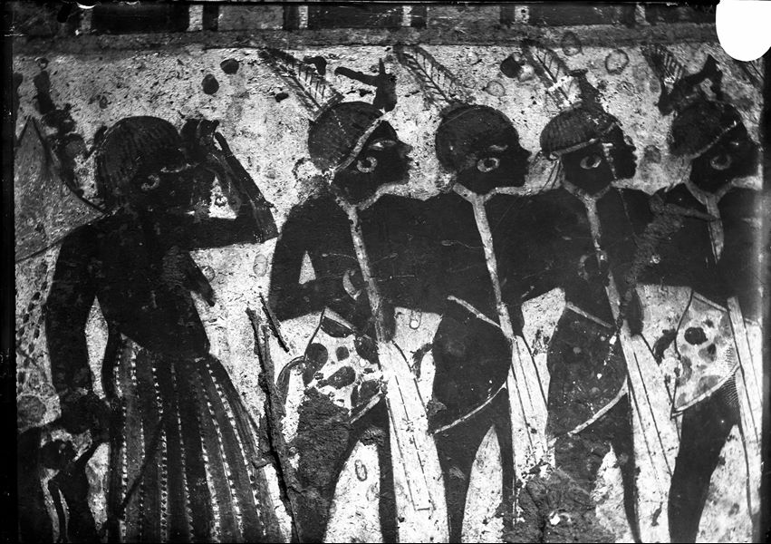 Parete decorata di TT 40, la tomba di Amenhotep detto Huy. Sono rappresentati alcuni personaggi nubiani. 