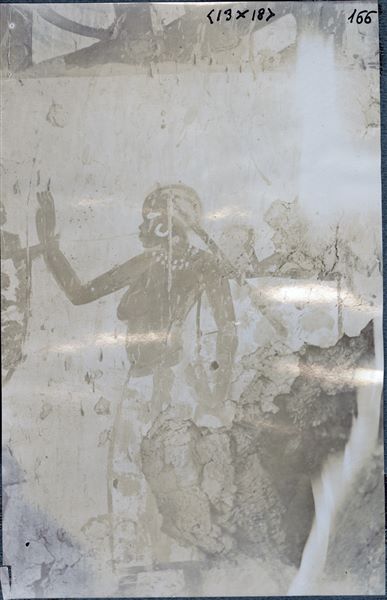 Parete ovest, lato nord della camera trasversale della tomba di Horemheb (TT78). È rappresentato un dettaglio della parete, nel IV registro dall’alto, una donna nubiana nell’atto di porgere i propri omaggi a Horemheb. 