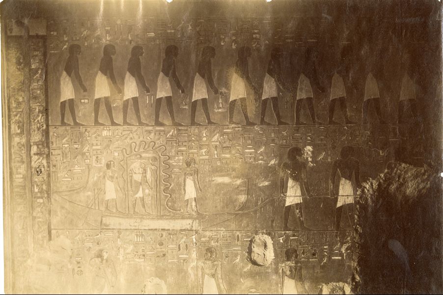 The image shows a detail from a wall scene inside the Tomb of Seti I (KV17) in the Valley of the Kings. It shows the left (southeast) side of burial chamber J, decorated in detail with the fifth hour of the Book of Gates 