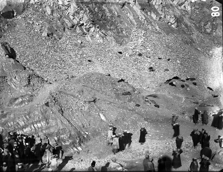 Momento di scavo presumibilmente nella Valle delle Regine. Scavi Schiaparelli. 