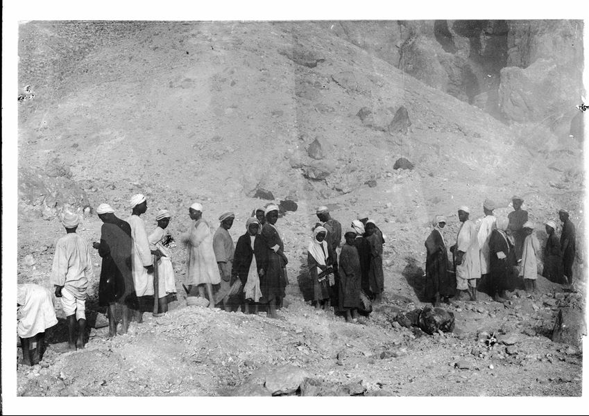 Excavating in the final section of the Valley of the Queens, not far from the tomb of Amonherkhepeshef (QV55). Schiaparelli excavations.