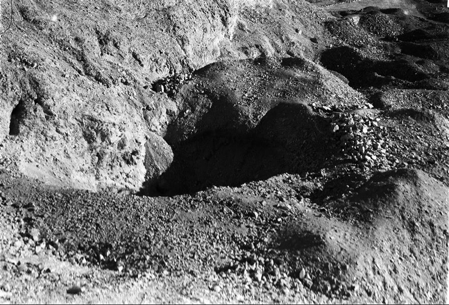 Momento di scavo presumibilmente nella Valle delle Regine. Scavi Schiaparelli. 