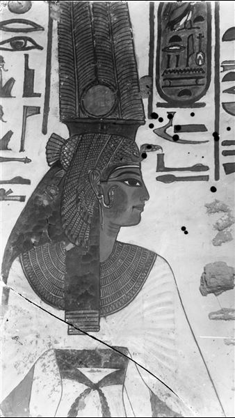 Vestibule, north wall, scene 10. Detail of the figure of Nefertari.
