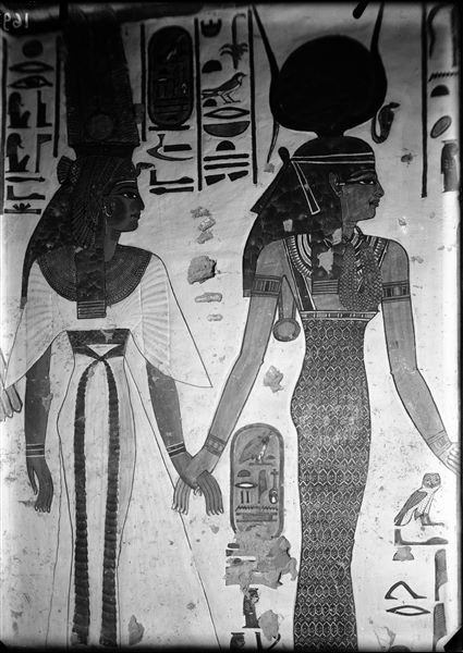 Vestibule, north wall, scene 10. The goddess Isis (on the right) accompanies Nefertari (left) towards the god Khepri; represented on the wall beside them. 