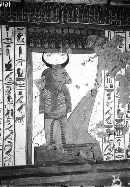 Burial chamber, east wall, scene 34. Continuation of the text from Spell 146 of the Book of the Dead. The fourth gate and its bull-headed guardian can be seen. 