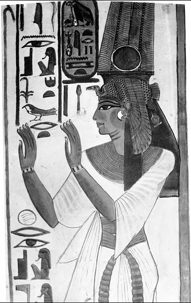 First eastern annexe (alcove), west wall, south side, scene 16. Detail of queen Nefertari in the act of reciting an invocation from Spell 148 of the Book of the Dead, which is depicted on the adjacent wall (south wall, left, scene 17).