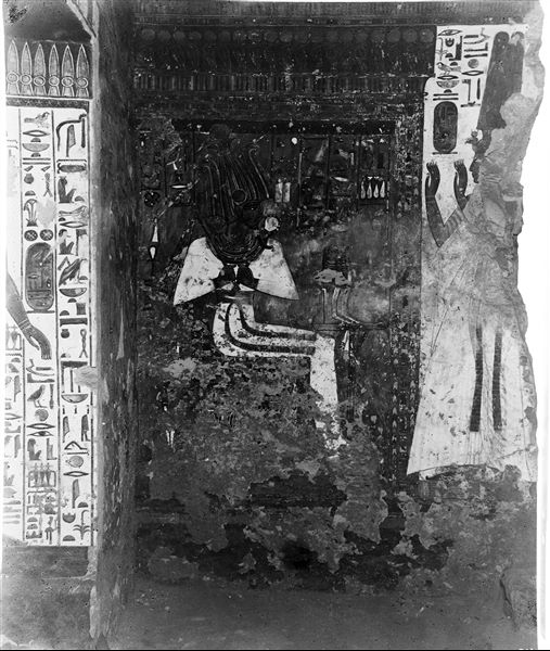 South wall, east side of the antechamber, scene 5. Osiris seated inside a sanctuary, surmounted by a frieze of uraei with sun disks. On the right, Nefertari in the act of adoration. The stairs to the entrance of the tomb are visible. 