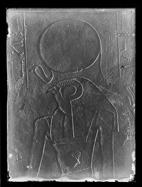 Parete est del corridoio della tomba di Sethherkhepeshef (QV43), figlio del faraone Ramesse III. L’immagine rappresenta il dio Ra-Harakhty.