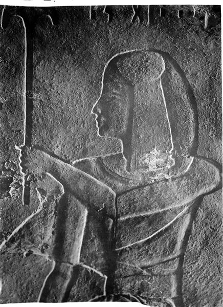 Rappresentazione del principe Sethherkhepeshef posta sulla parete ovest del primo corridoio, all’interno della sua tomba (QV43). Scavi Schiaparelli. 