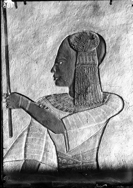 Parete ovest del vestibolo (scena 5) della tomba di Khaemuaset (QV44), è rappresentato il giovane principe Khaemuaset, figlio di Ramesse III. Scavi Schiaparelli. 