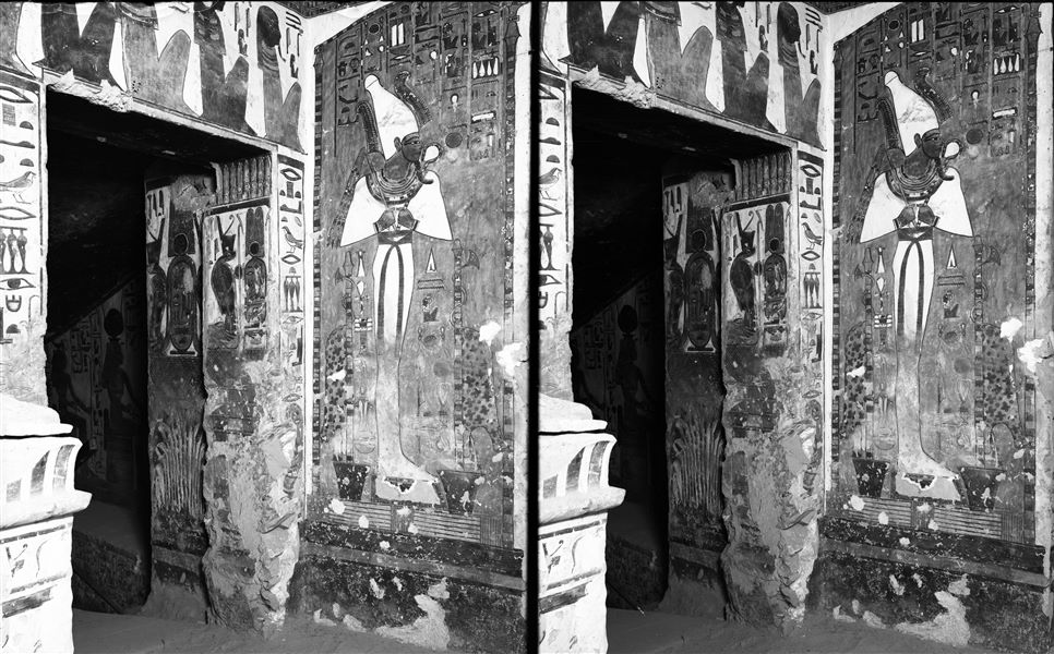 Veduta dell’angolo nord-est dell’anticamera, con la presenza dell’accesso al corridoio discendente che conduce alla camera funeraria.