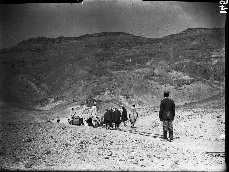 Transporting crates using Decauville railways from the camp in the Valley of the Queens to the Nile, during the final stages of the excavation.