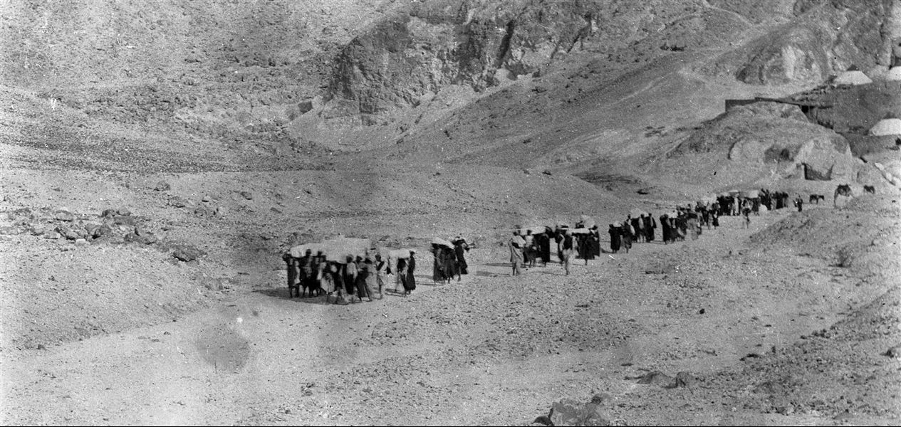 Transporting the sarcophagi found in the tombs of princes Khaemwaset (QV44) and Setiherkhepeshef (QV43) from the camp in the Valley of the Queens to the Nile. Schiaparelli excavations.