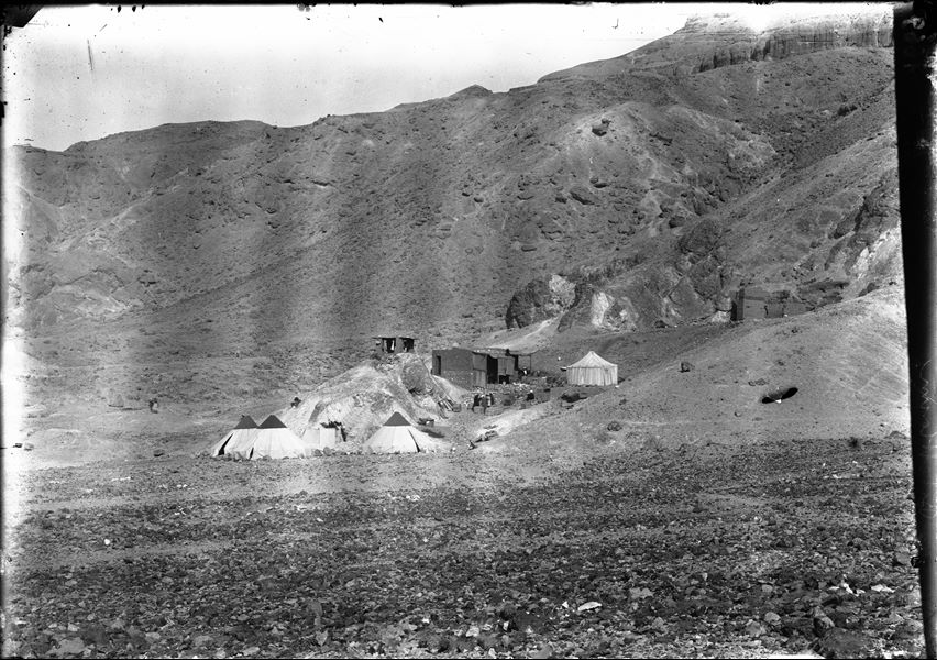 View of the camp near the Valley of the Queens. On the right, the remains of the Coptic monastery at Deir er-Rumi. Schiaparelli excavations.
