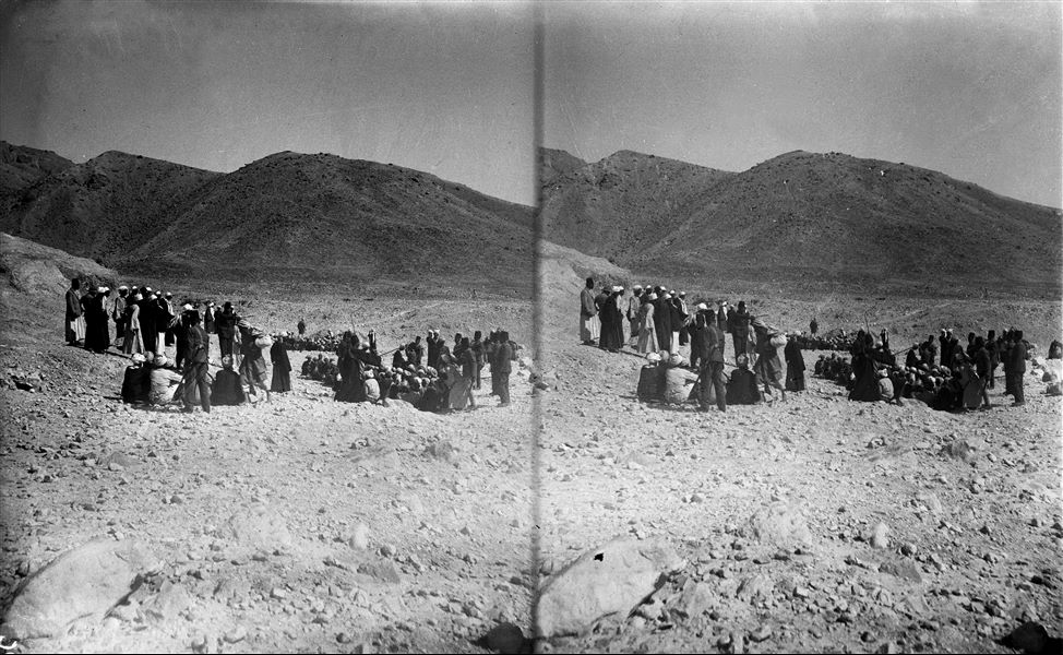 Photo of workers gathered in the Valley, near the camp of the Italian Mission and the Coptic monastery of Deir er-Rumi (which is not visible in this photograph). Farina excavations.