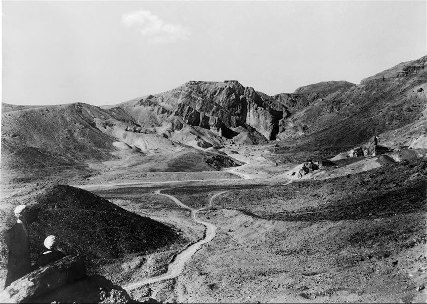General view of the Valley of the Queens. On the right, the Coptic monastery at Deir er-Rumi is visible.