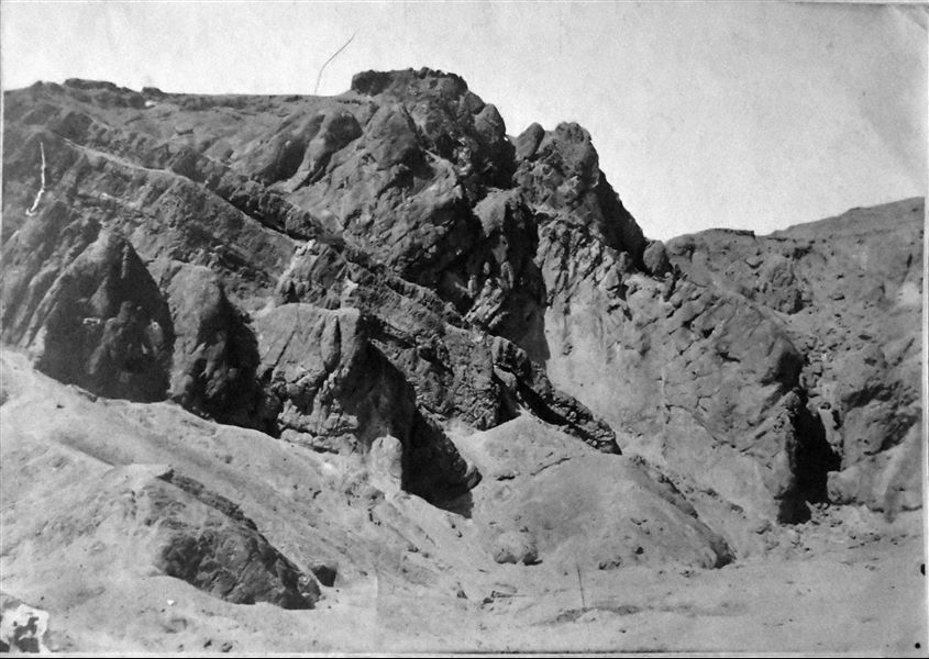 Photograph of the Valley of the Queens, in the area of the tomb of Prince Amenherkepeshef (QV55). Angelo Sesana Archive. 