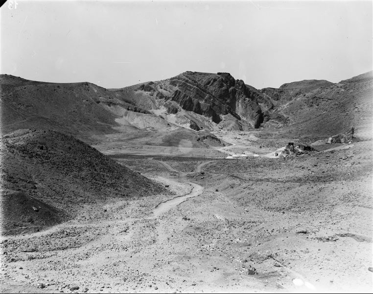 General view of the Valley of the Queens, photographed from the path leading to Deir el-Medina. On the right, the Coptic monastery at Deir er-Rumi. In the background, a conical tent in front of the tomb of Amonherkhepeshef (QV55). Schiaparelli excavations.