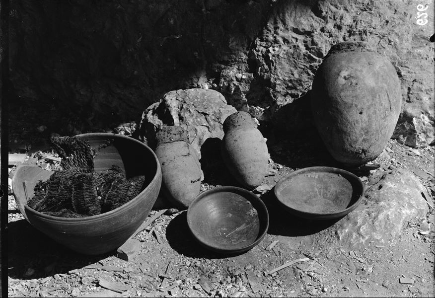 At the end of excavation works, before exporting the finds, they had to be examined by the Egyptian Antiquities Service, which usually retained a small quantity of them. Some photographs therefore include objects that stayed in Egypt. Schiaparelli excavations. 