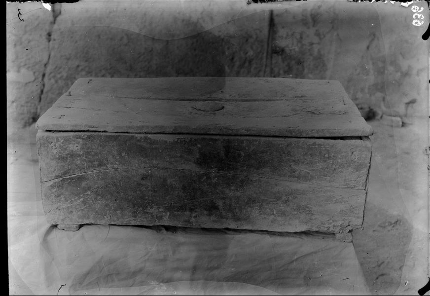 Quadrangular wooden box with a handle on the lid.
Schiaparelli excavations. 