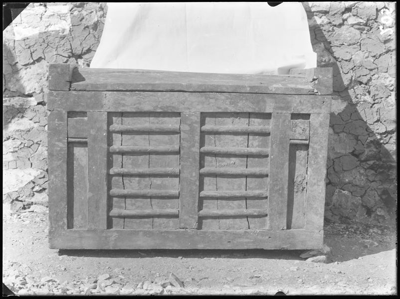 Quadrangular sarcophagus with lid, containing the deceased in a crouched position, found at the bottom of a burial shaft of an unidentified owner (S.14061). Schiaparelli excavations. 