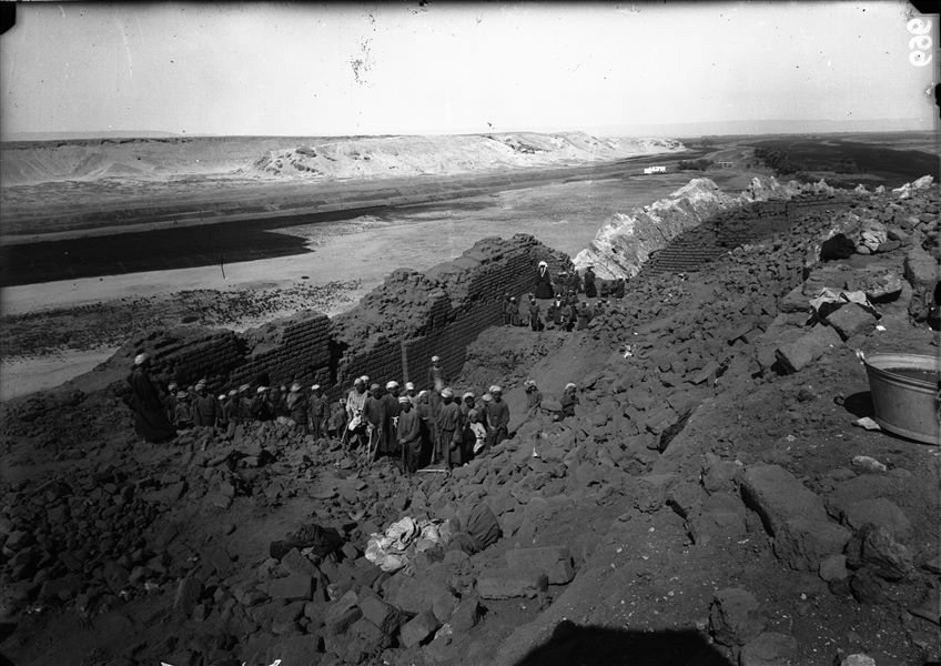 Southern hill, western side. Excavations among the impressive mud-brick structures at the foot of the fortress. Schiaparelli excavations. 