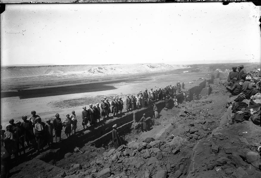Southern hill, western side. Excavations among the impressive mud-brick structures at the foot of the fortress. In the background, the northern hill and the excavation area. Schiaparelli excavations. 