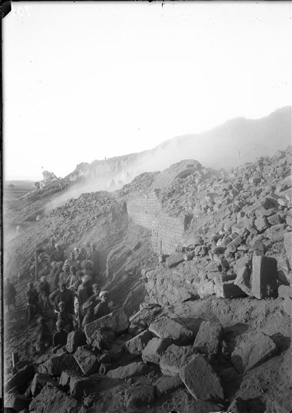 Excavations along the slopes on the western side of the southern hill. In the centre of the image there is a barrel vault, still intact, probably pertaining to a storage house. Schiaparelli excavations. 