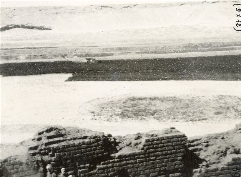 View of the plain next to the south hill, from where the photo was taken, in the direction of the north hill.